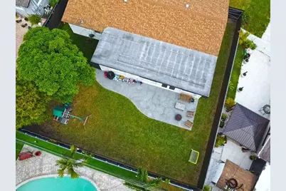 300 SW 65th Way, Pembroke Pines, FL 33023 - Photo 3