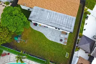 300 SW 65th Way, Pembroke Pines, FL 33023 - Photo 3