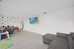 300 SW 65th Way, Pembroke Pines, FL 33023 - Photo 15