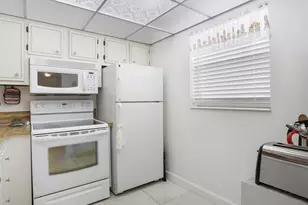 4705 NW 35th St, Lauderdale Lakes, FL 33319 - Photo 9