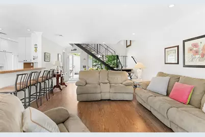 17  Middlesex Dr, Wilton Manors, FL 33305 - Photo 3
