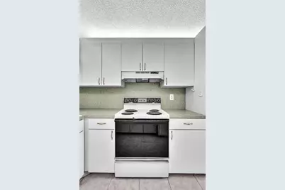 10442 E Clairmont Cir, Unit #204, Tamarac, FL 33321 - Photo 9