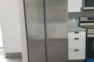 803 NE 8th St, Hallandale Beach, FL 33009 - Photo 21