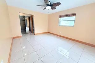 8800 NW 3 St, Pembroke Pines, FL 33024 - Photo 11