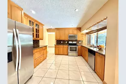 8800 NW 3 St, Pembroke Pines, FL 33024 - Photo 21