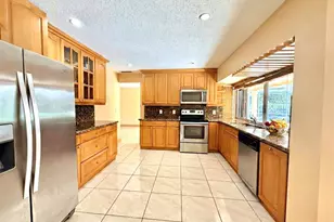 8800 NW 3 St, Pembroke Pines, FL 33024 - Photo 21