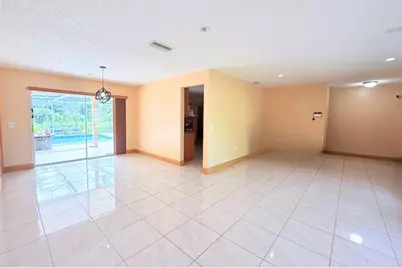 8800 NW 3 St, Pembroke Pines, FL 33024 - Photo 17