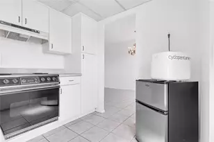 2555 NE 11th St, Fort Lauderdale, FL 33304 - Photo 7