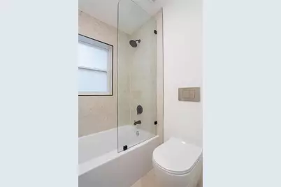 770 NE 34th Court, Oakland Park, FL 33334 - Photo 13