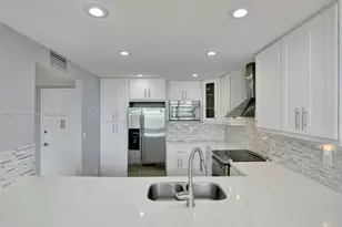 11930 N Bayshore Dr, North Miami, FL 33181 - Photo 23