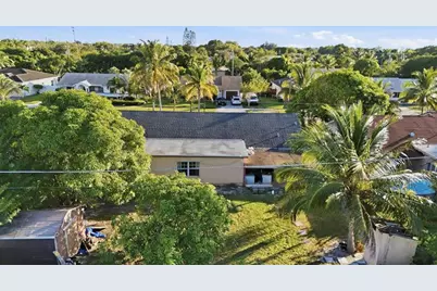 561 NE 38th St, Deerfield Beach, FL 33064 - Photo 13