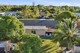 561 NE 38th St, Deerfield Beach, FL 33064 - Photo 13