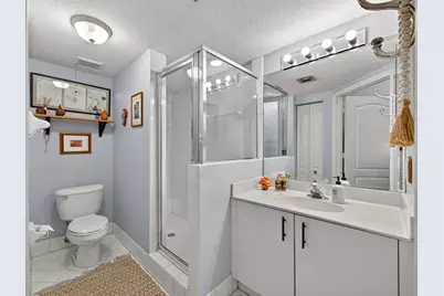 10912 NW 69th St, Doral, FL 33178 - Photo 15