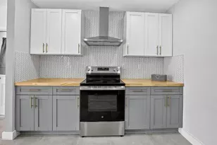 642 SW 11th St, Hallandale Beach, FL 33009 - Photo 7