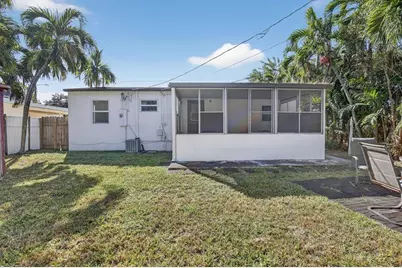 642 SW 11th St, Hallandale Beach, FL 33009 - Photo 17