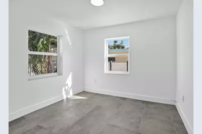 642 SW 11th St, Hallandale Beach, FL 33009 - Photo 13