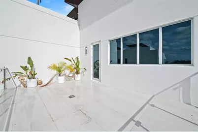 240  Shore Ct, Lauderdale by the Sea, FL 33308 - Photo 25