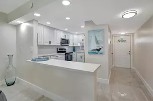 9720 S Hollybrook Lake Dr, Pembroke Pines, FL 33025 - Photo 15