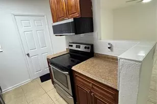 2401 NW 2nd St, Boynton Beach, FL 33435 - Photo 3