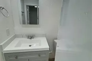 2401 NW 2nd St, Boynton Beach, FL 33435 - Photo 11