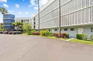 877 NE 195th St, Miami, FL 33179 - Photo 23