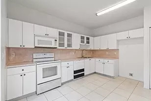 8520 NW 139th Terrace, Miami Lakes, FL 33016 - Photo 31