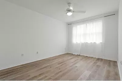 8520 NW 139th Ter, Unit #1602, Miami Lakes, FL 33016 - Photo 5