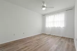 8520 NW 139th Terrace, Miami Lakes, FL 33016 - Photo 5