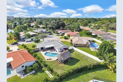 9921 NW 38th St, Coral Springs, FL 33065 - Photo 13