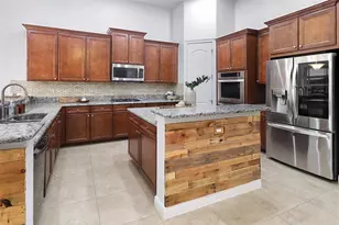 9750 Lakeview Ln, Parkland, FL 33076 - Photo 11