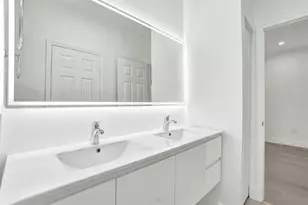 1003 NW 100th Ave, Pembroke Pines, FL 33024 - Photo 21