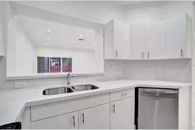 1003 NW 100th Ave, Pembroke Pines, FL 33024 - Photo 7