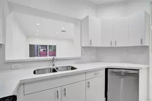 1003 NW 100th Ave, Pembroke Pines, FL 33024 - Photo 7