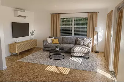 2621 NE 1st St, Unit #10, Pompano Beach, FL 33062 - Photo 1