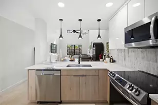 246 City View Dr, Fort Lauderdale, FL 33311 - Photo 11