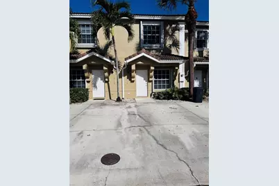 12113 SW 2nd St, Pembroke Pines, FL 33025 - Photo 17