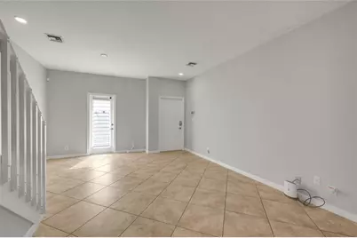 8464  Lagos De Campo Blvd, Tamarac, FL 33321 - Photo 7