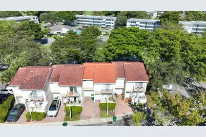 8464  Lagos De Campo Blvd, Tamarac, FL 33321 - Photo 33