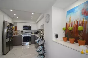 20301 W Country Club Dr Unit, Aventura, FL 33180 - Photo 9