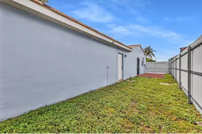 9311  Broad Manor Rd, Miami, FL 33147 - Photo 5