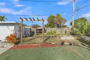 2445 Edgewater Dr, West Palm Beach, FL 33406 - Photo 41