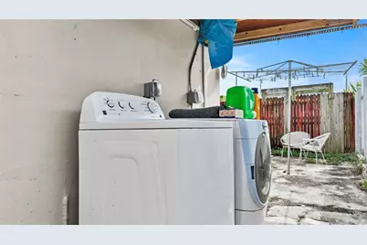 3446 NW 17 St, Miami, FL 33125 - Photo 23