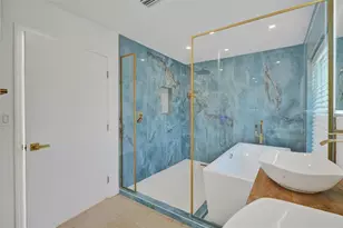 701 NE 164th St, Miami, FL 33162 - Photo 25