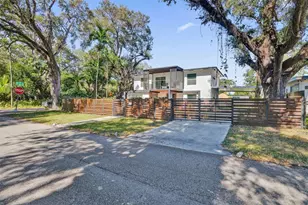 701 NE 164th St, Miami, FL 33162 - Photo 51