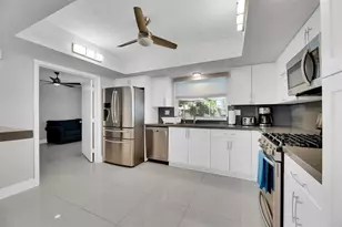 9611 NW 3rd St, Pembroke Pines, FL 33024 - Photo 9