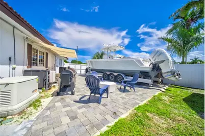 250 NE 27th Ct, Boca Raton, FL 33431 - Photo 17