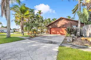 980 SW 70th Ave, Plantation, FL 33317 - Photo 9