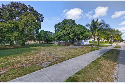 900 NW 2nd St, Fort Lauderdale, FL 33311 - Photo 21