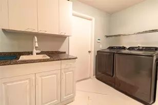 5062 Kensington Cir, Coral Springs, FL 33076 - Photo 17