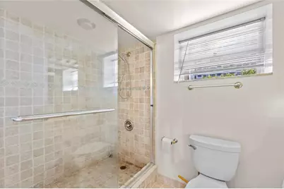 2212 NE 7th St, Hallandale Beach, FL 33009 - Photo 17